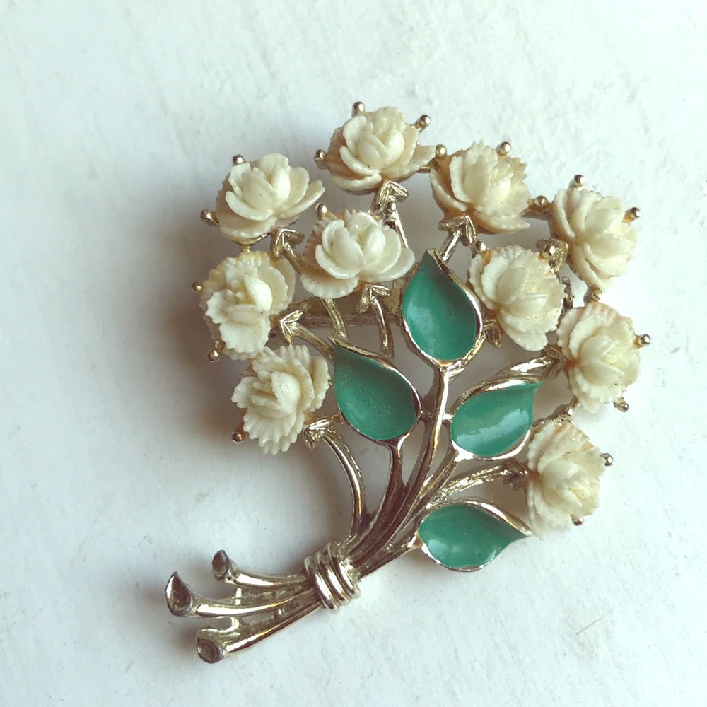 VINTAGE “JJ” WHITE ROSES BROOCH PIN